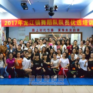 更上一層樓！龍江重組30多人鎮(zhèn)舞蹈隊