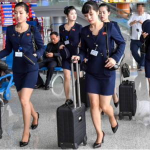 朝鮮空姐著新版制服亮身機場 裙子高度首上膝蓋