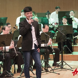 “正能量”歌唱家敖長(zhǎng)生“長(zhǎng)歌生聲”上海演唱會(huì)