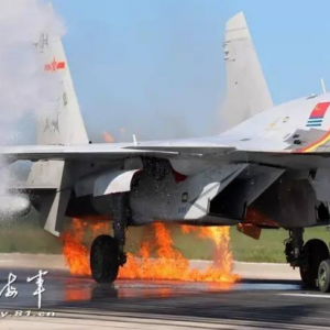 成功救回價值近4億的戰(zhàn)機，他啥來頭？