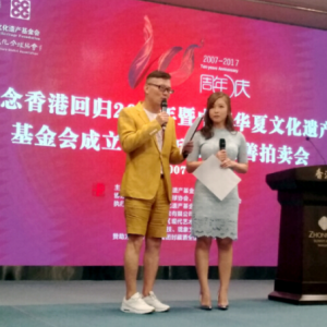 浙江現(xiàn)代畫院藝術(shù)家，熱心公益事業(yè)受好評