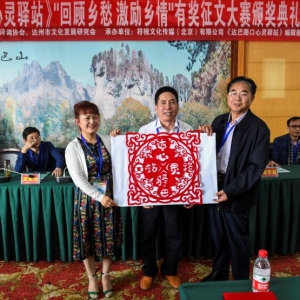 回顧?quán)l(xiāng)愁，激勵(lì)鄉(xiāng)情