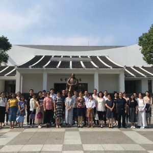 松江區(qū)委宣傳部、上海政法學(xué)院黨員干部參觀陳云紀(jì)念館