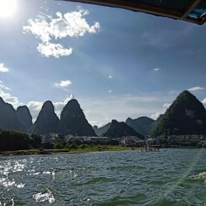 　　桂林山水甲天下 | 水墨漓江畔，溫暖桂林夢(mèng)！