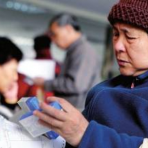 兩會熱點(diǎn)網(wǎng)友談：看病難、看病貴緩解了嗎？