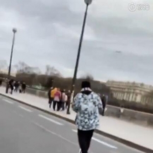 周杰倫騎滑板車為何引圍觀？ 是不是該再寫首歌呢