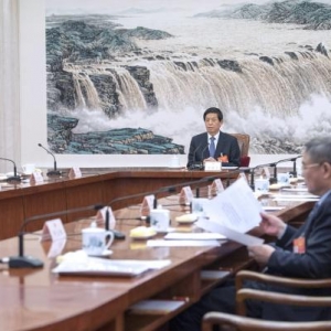 十三屆全國(guó)人大二次會(huì)議主席團(tuán)常務(wù)主席第三次會(huì)議舉行 栗戰(zhàn)書主持