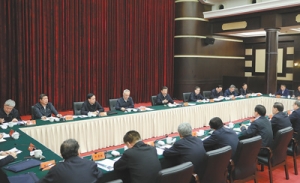 統(tǒng)一思想一鼓作氣頑強(qiáng)作戰(zhàn)越戰(zhàn)越勇 著力解決“兩不愁三保障”突出問題