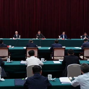 習(xí)近平在江西考察并主持召開推動中部地區(qū)崛起工作座談會時強(qiáng)調(diào) 貫徹新發(fā)展理念推動高質(zhì)量發(fā)展 奮力開創(chuàng)中部地區(qū)崛起新局面