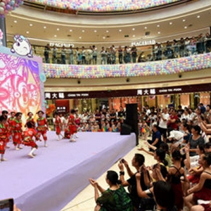 頌祖國(guó)、迎軍運(yùn)文藝匯演 蔡甸家長(zhǎng)孩子“嗨”起來