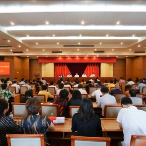 泗涇鎮(zhèn)召開黨政負責干部會議，宣布區(qū)委有關干部人事任免決定