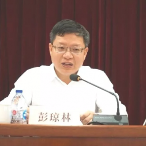 泗涇鎮(zhèn)召開黨政負責干部會議，宣布區(qū)委有關干部人事任免決定