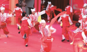《安塞風(fēng)·腰鼓情·黃土戀》專場獻(xiàn)演于上海大世界、中山公園 　　