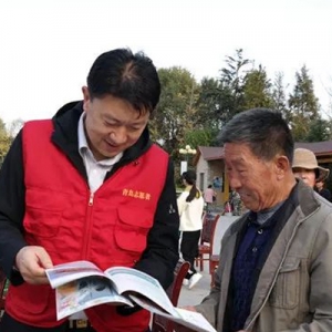 “勞動(dòng)者之歌·共同的家園”文藝演出走進(jìn)青島國際創(chuàng)新園、走進(jìn)枯桃社區(qū)