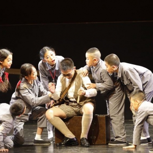 抗戰(zhàn)題材兒童劇《箱子里的圖書館》在京上演