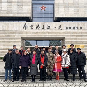 劉松林會長率團(tuán)參觀慰問南京路上好八連事跡展覽館