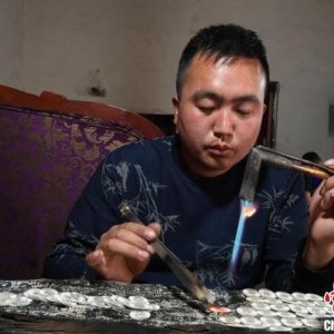 大涼山深處的彝族“銀飾村”：傳統(tǒng)非遺孕致富機(jī)遇