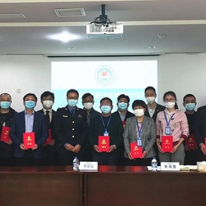 松江城管聘請12名人大代表政協(xié)委員 擔(dān)任首屆人民監(jiān)督員