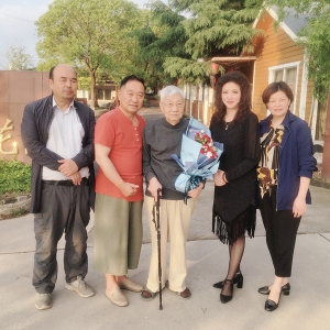 江琴副會(huì)長(zhǎng)一行趕赴桂花園探望劉松林會(huì)長(zhǎng)