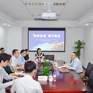 楊浦區(qū)委副書記鄧小冬調(diào)研團區(qū)委工作