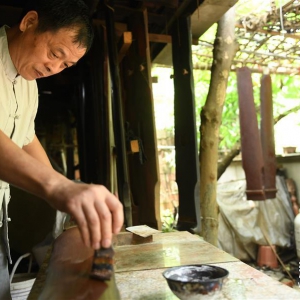 杭州鄉(xiāng)村斫琴師