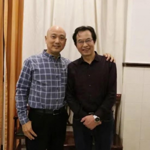 陸軍：一個(gè)人與一個(gè)劇種 ——序壽建立新著《戲悅?cè)松? class=