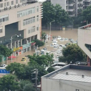 Ⅰ級響應！湖北恩施城區(qū)大面積被淹，公交沒頂，江水漫到居民區(qū)
