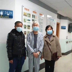 上鋼街道耀華社區(qū)第七黨支部趕赴新華醫(yī)院慰問劉松林會長