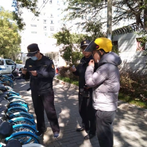 掃碼使用共享單車，掃出來卻是辦貸款……這種行為，松江城管罰了！