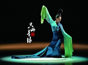 把傳統(tǒng)文化“雅致感”融入服裝——訪《只此青綠》服裝總設(shè)計(jì)師陽東霖