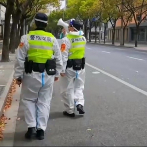 孔鴻聲：警徽，在“疫”線閃耀——獻給奮戰(zhàn)在“疫”線的人民警察