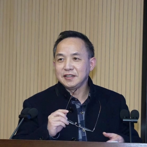 王依群