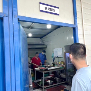 文明施工標(biāo)準(zhǔn)不降 垃圾分類力度不減