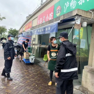 上下齊心戰(zhàn)臺(tái)風(fēng)，眾志成城排隱患
